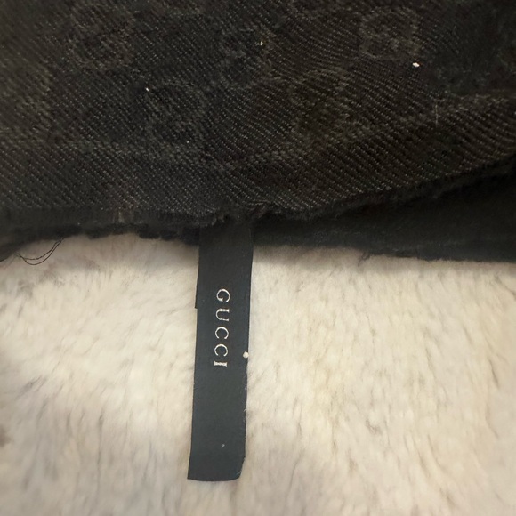 GUCCI BLACK SCARF - Picture 6 of 7